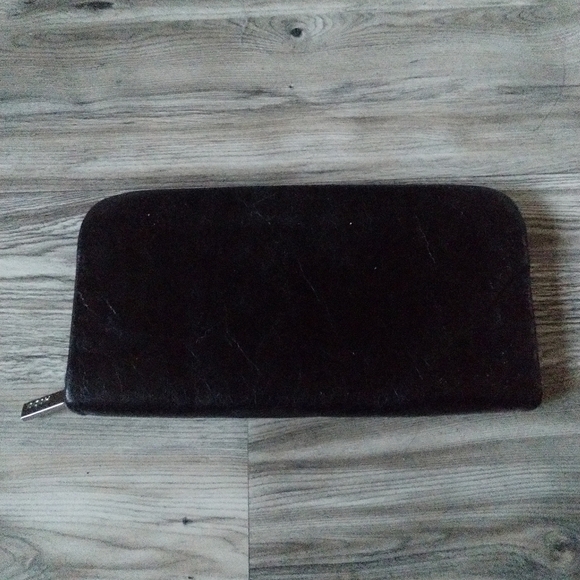HOBO International Black Leather Zip Wallet - Picture 2 of 4